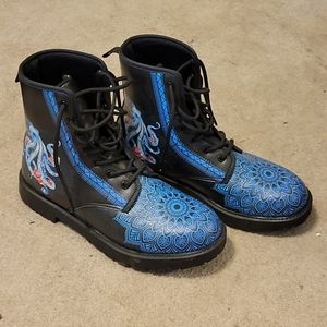 Printed combat boots